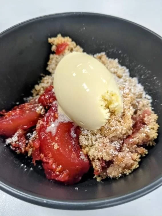 Chef On Board Apple and Raspberry Crumble 450g ** FROZEN **